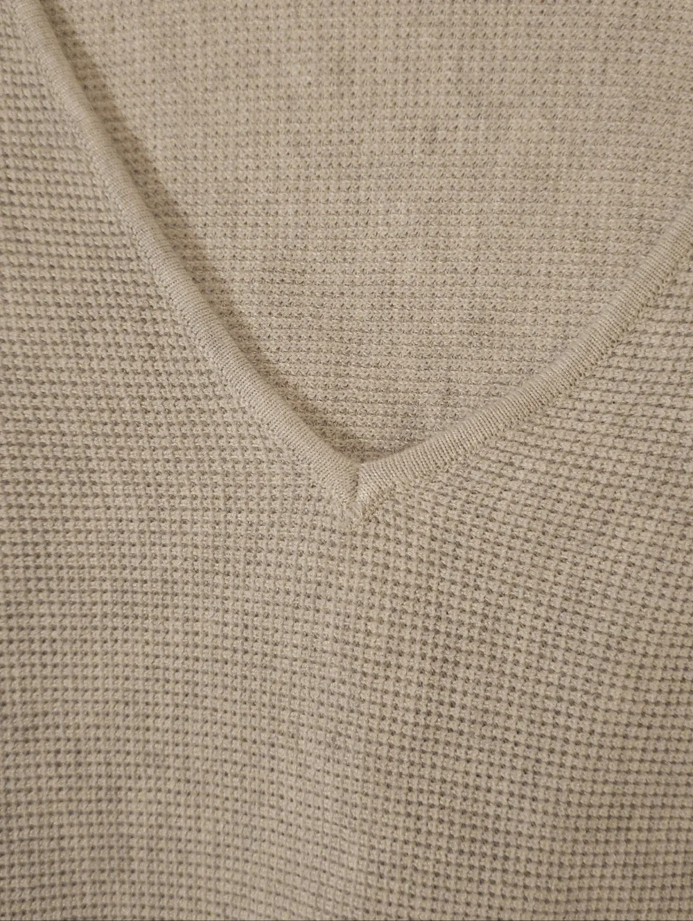 Cyrus Women's Cream V-Neck Ribbed Knit Sweater - Picture 3 of 4